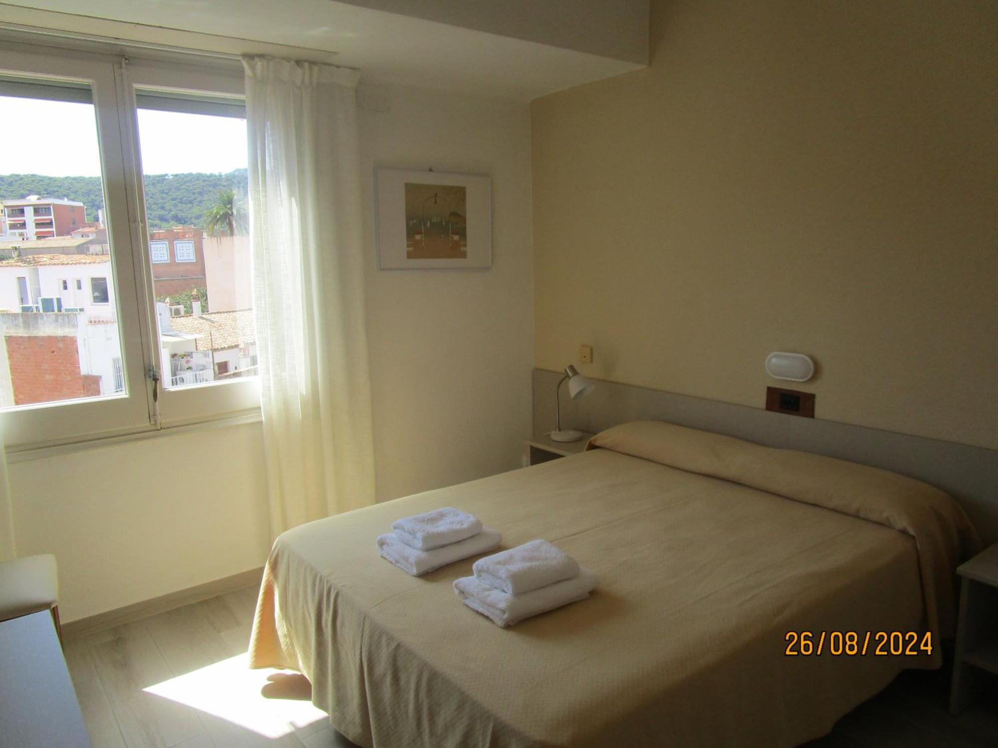 Hotel Apartaments Gesoria Porta Ferrada Сан Фелиу де Гиксолс Екстериор снимка