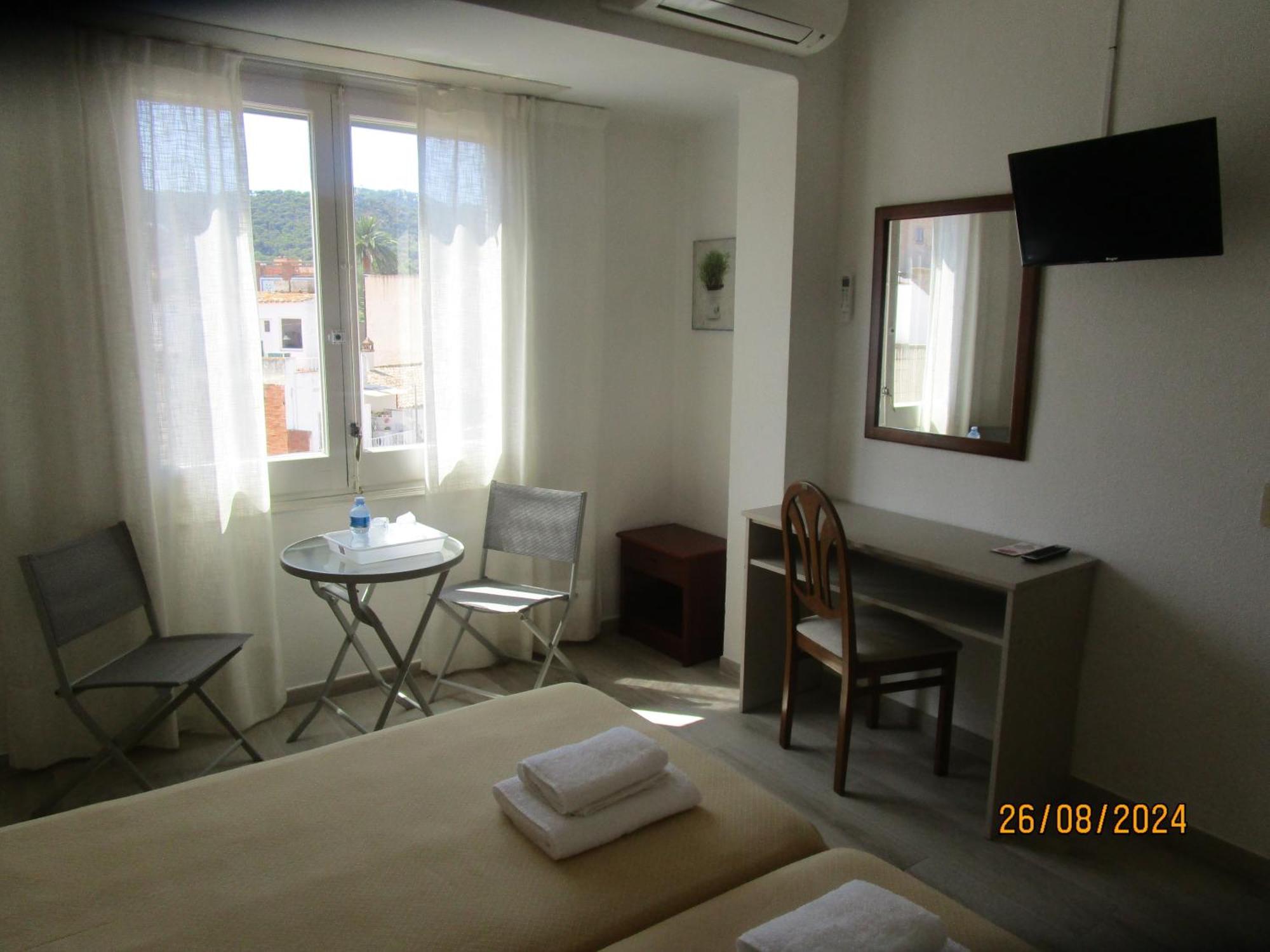 Hotel Apartaments Gesoria Porta Ferrada Сан Фелиу де Гиксолс Екстериор снимка