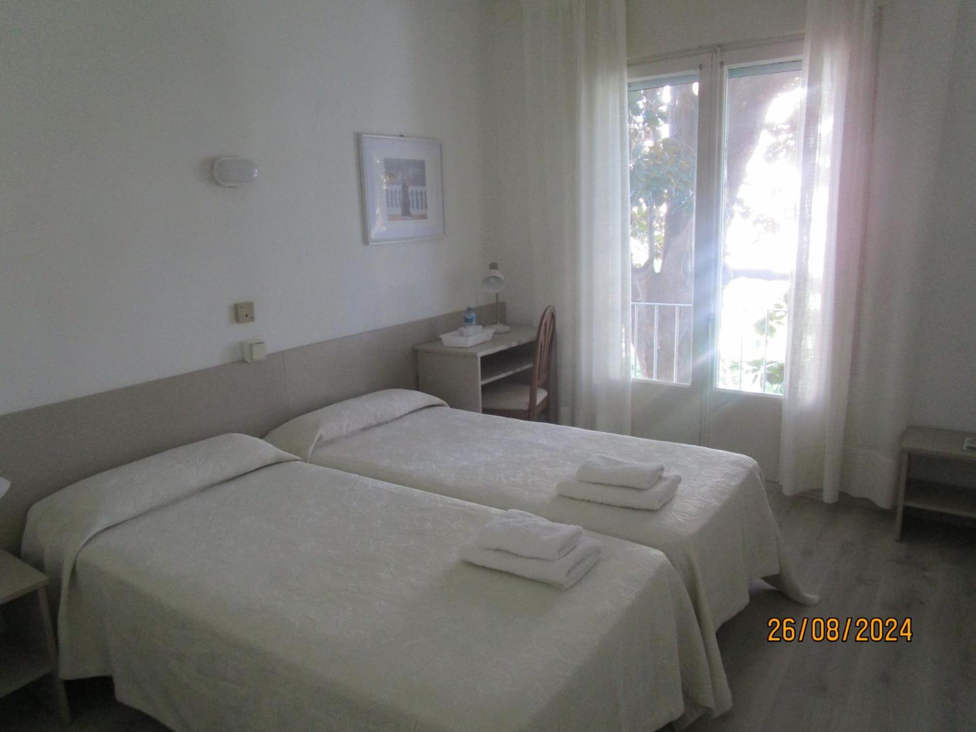 Hotel Apartaments Gesoria Porta Ferrada Сан Фелиу де Гиксолс Екстериор снимка