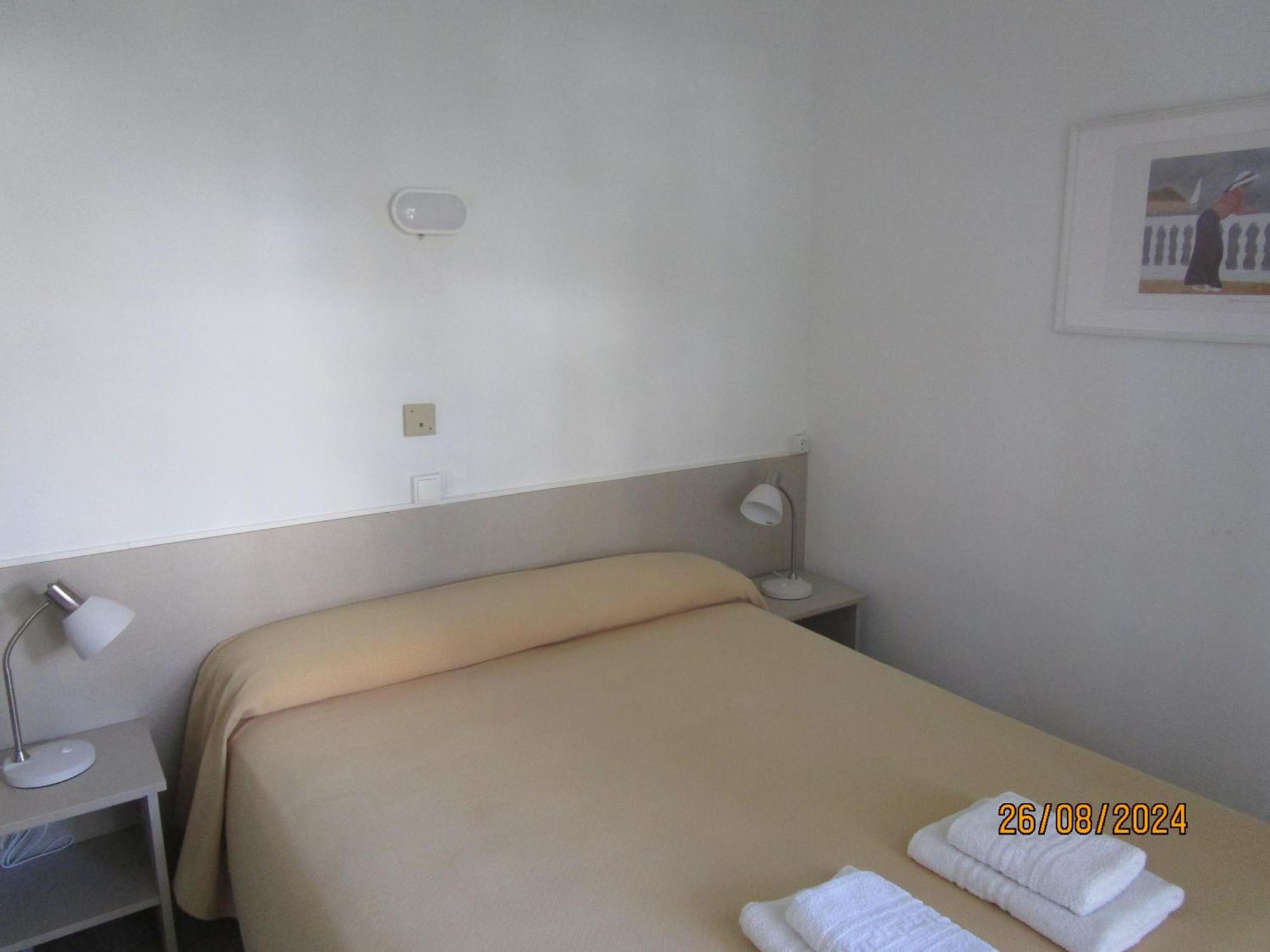 Hotel Apartaments Gesoria Porta Ferrada Сан Фелиу де Гиксолс Екстериор снимка
