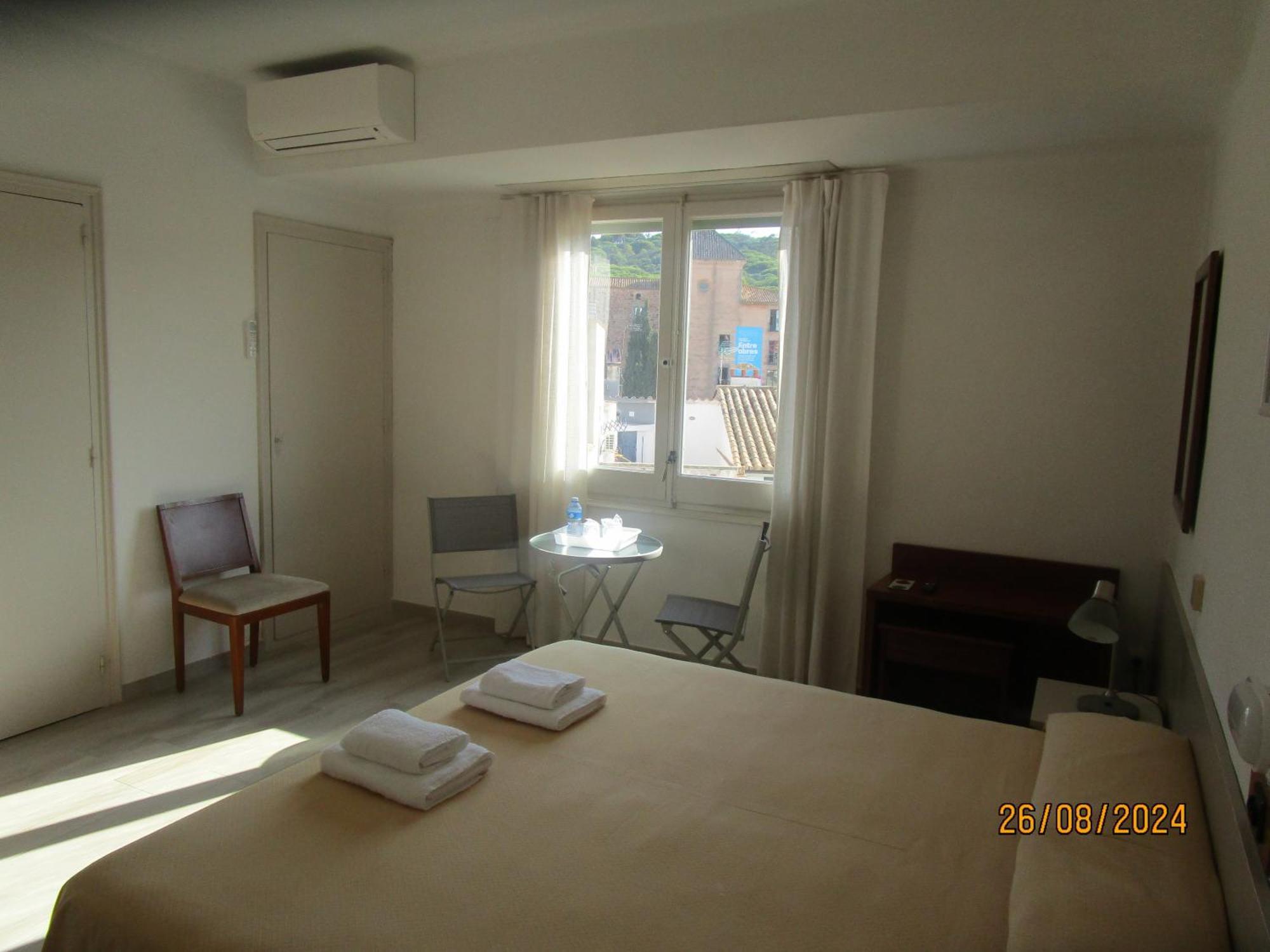Hotel Apartaments Gesoria Porta Ferrada Сан Фелиу де Гиксолс Екстериор снимка