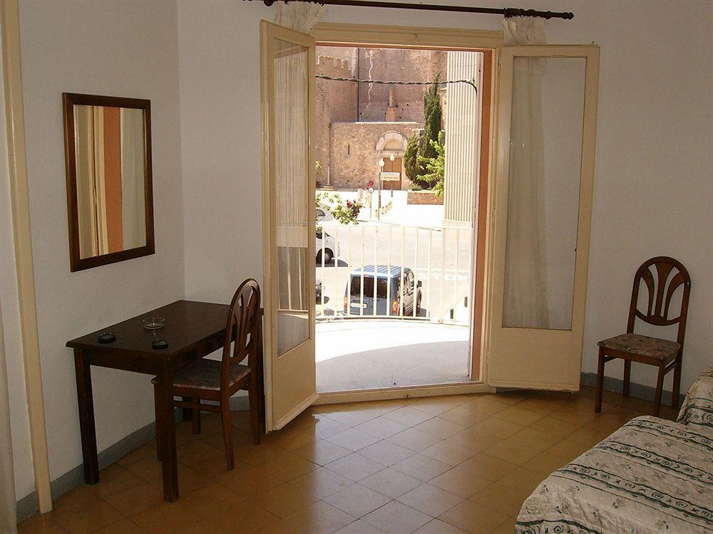 Hotel Apartaments Gesoria Porta Ferrada Сан Фелиу де Гиксолс Екстериор снимка
