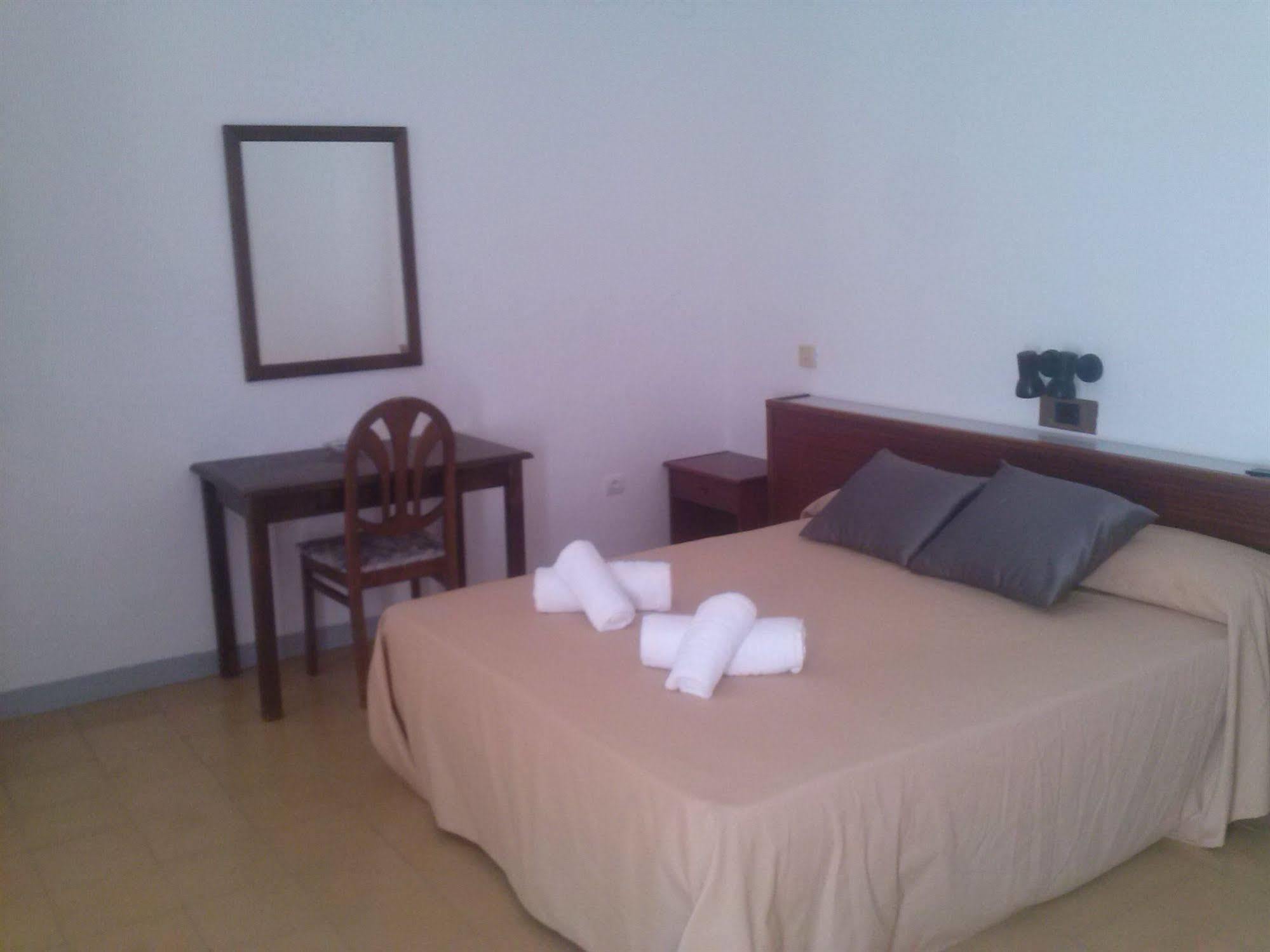 Hotel Apartaments Gesoria Porta Ferrada Сан Фелиу де Гиксолс Екстериор снимка