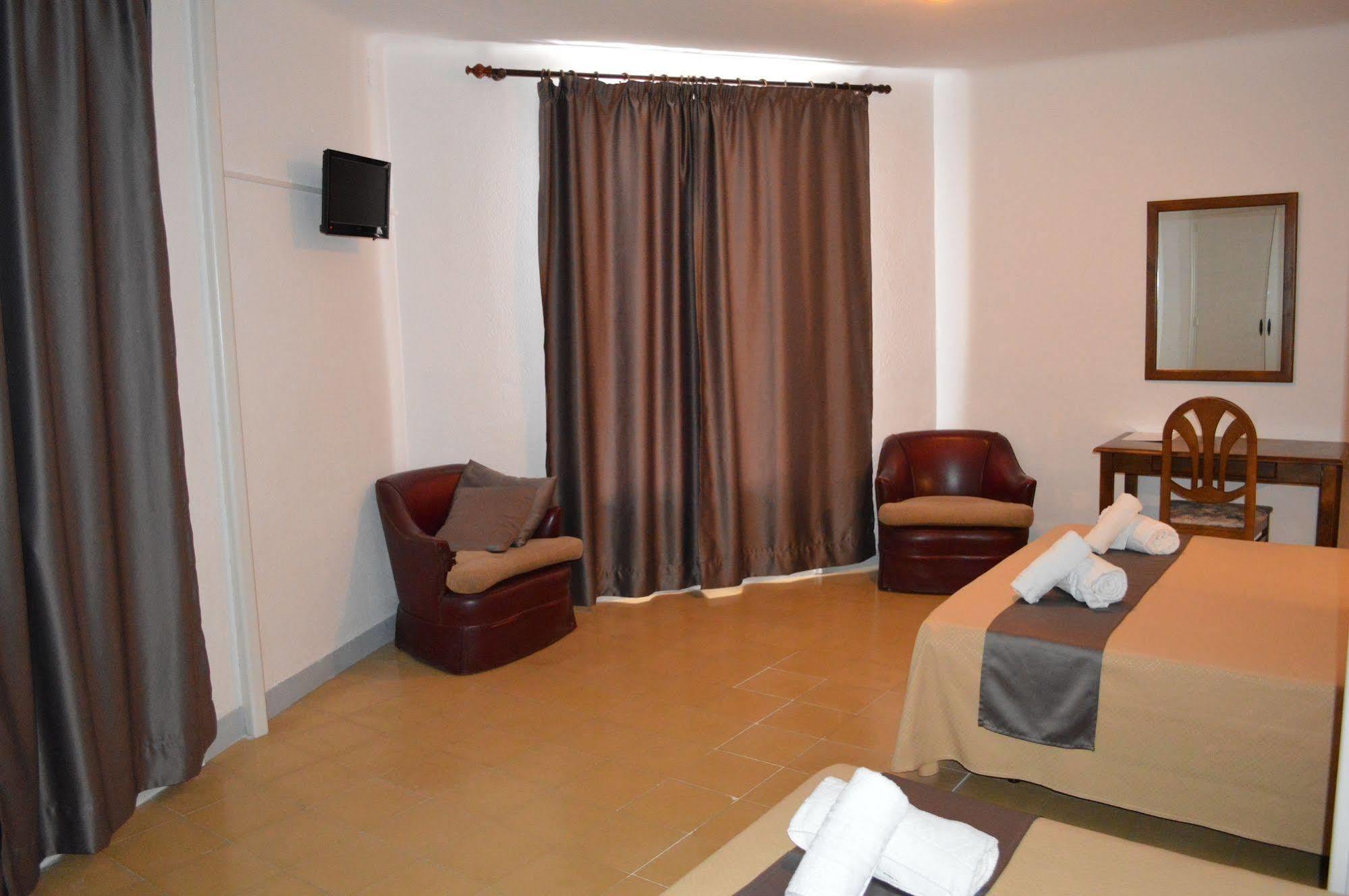 Hotel Apartaments Gesoria Porta Ferrada Сан Фелиу де Гиксолс Екстериор снимка