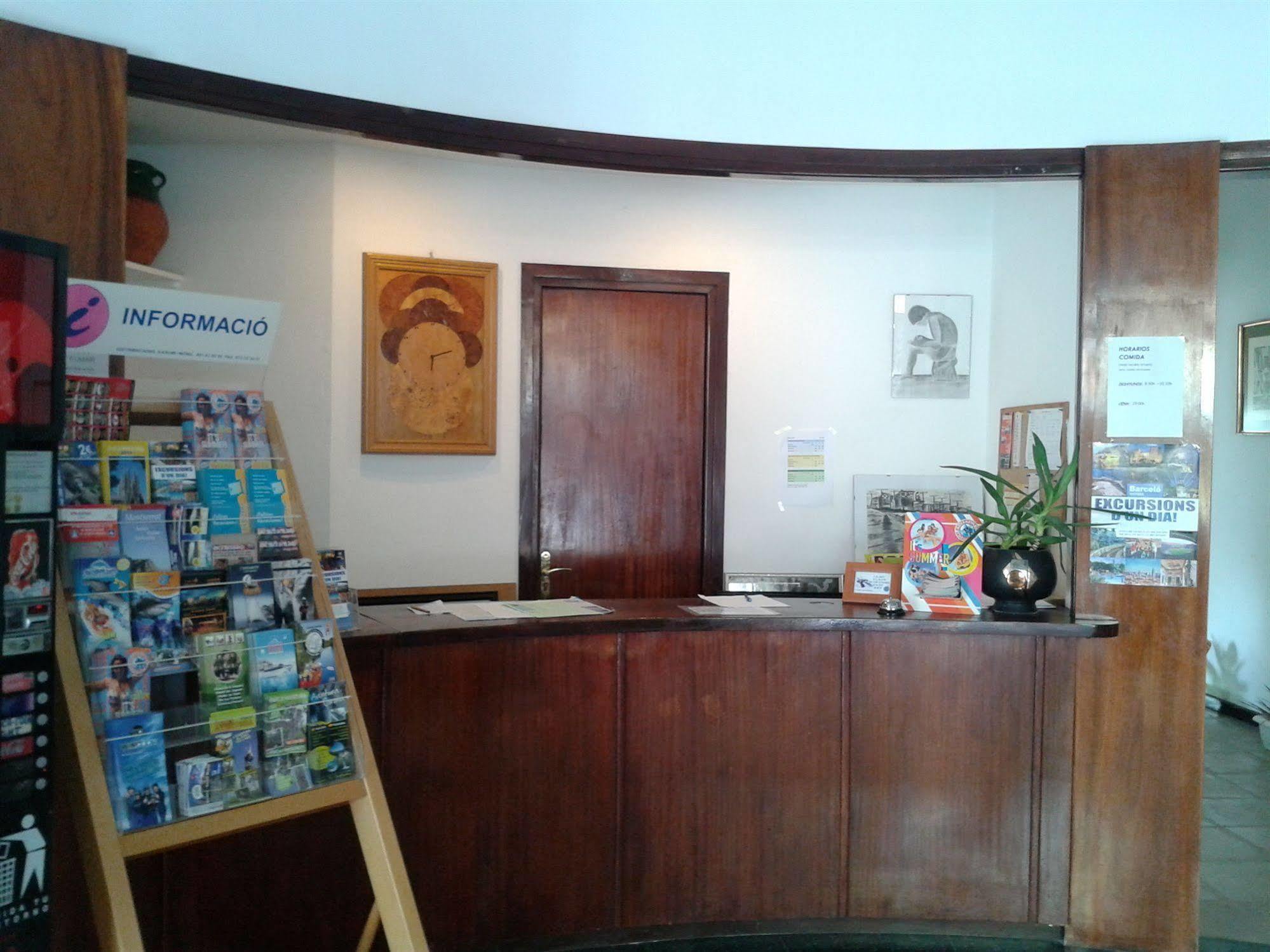 Hotel Apartaments Gesoria Porta Ferrada Сан Фелиу де Гиксолс Екстериор снимка