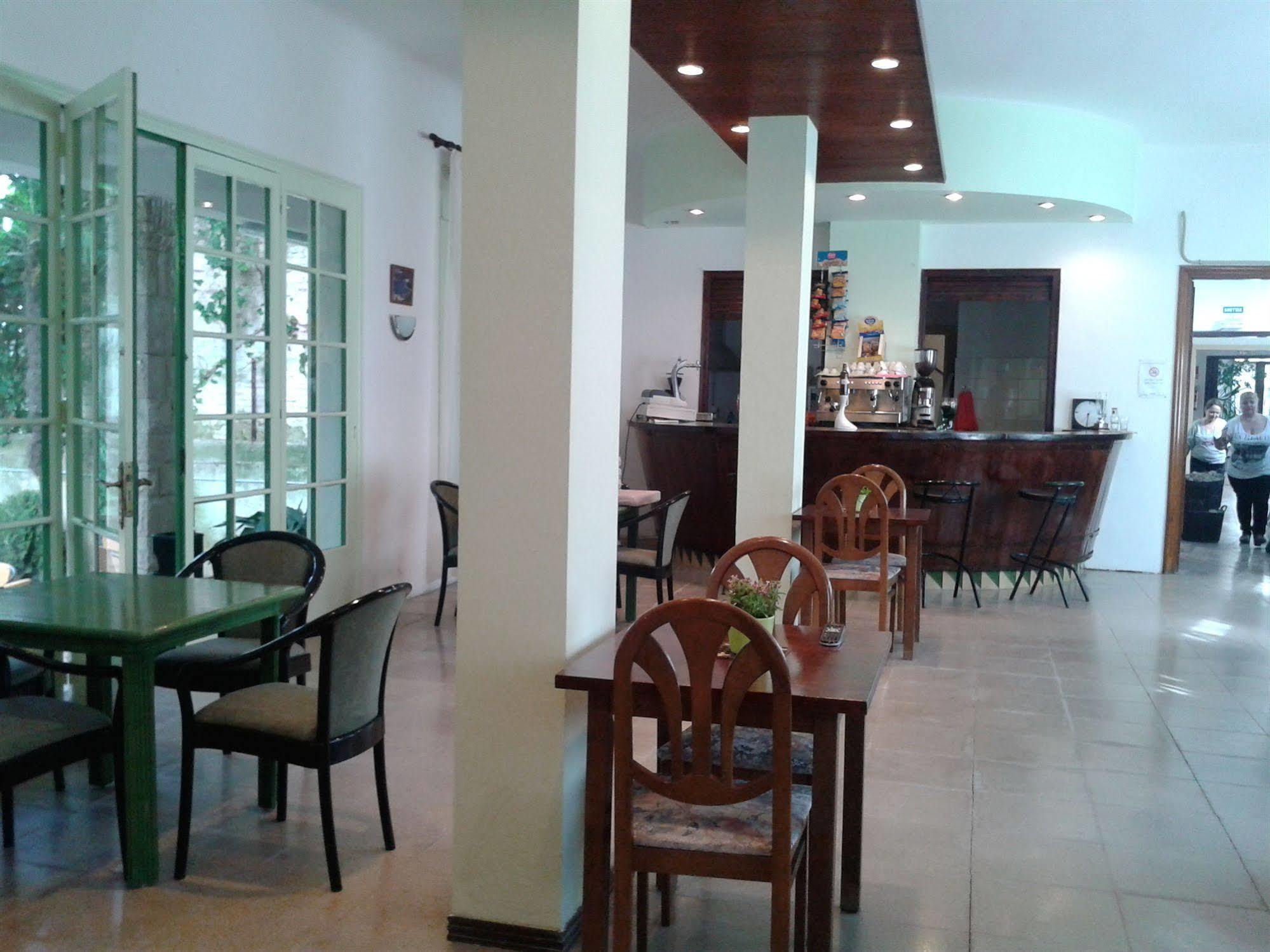 Hotel Apartaments Gesoria Porta Ferrada Сан Фелиу де Гиксолс Екстериор снимка