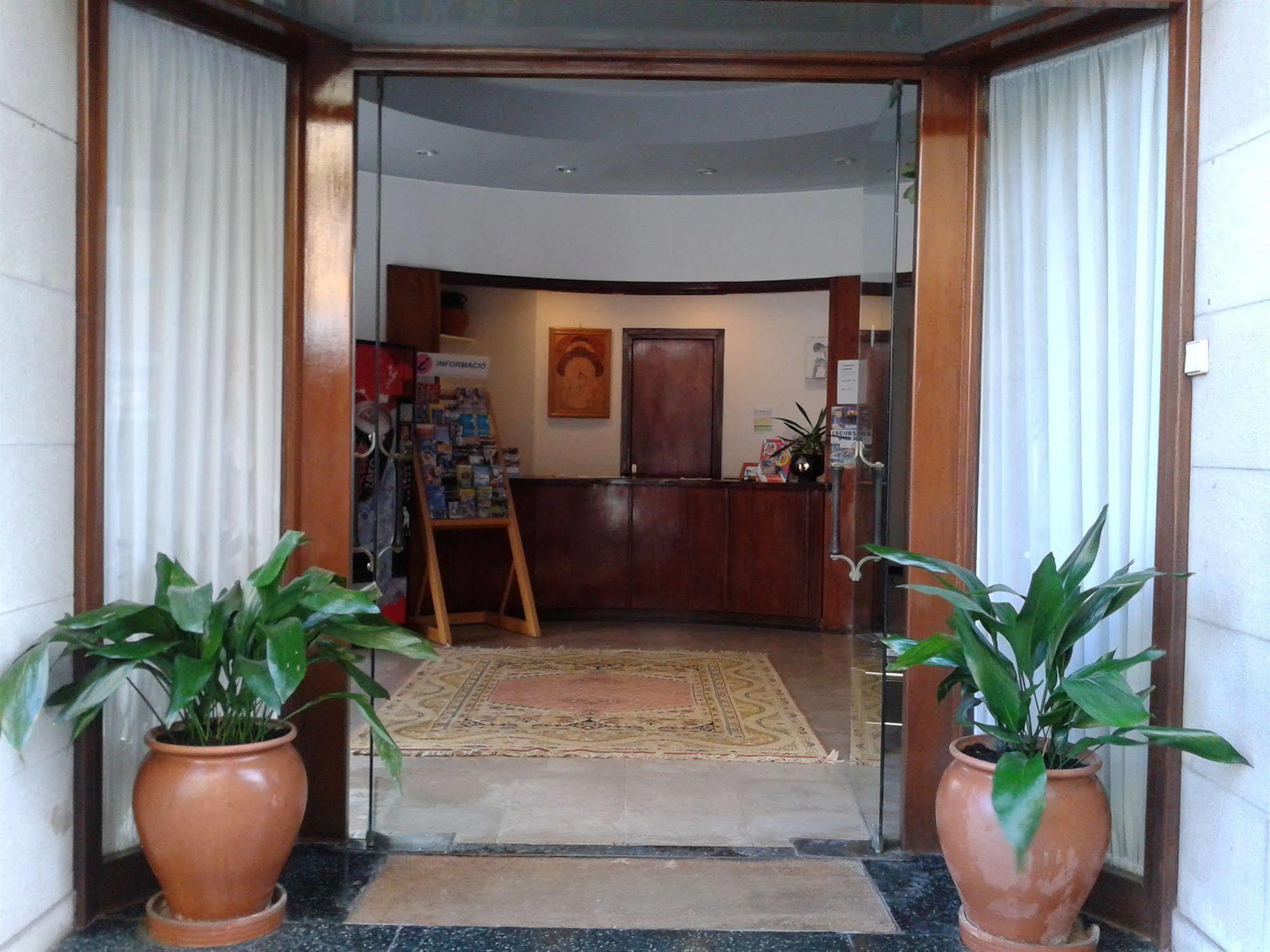 Hotel Apartaments Gesoria Porta Ferrada Сан Фелиу де Гиксолс Екстериор снимка