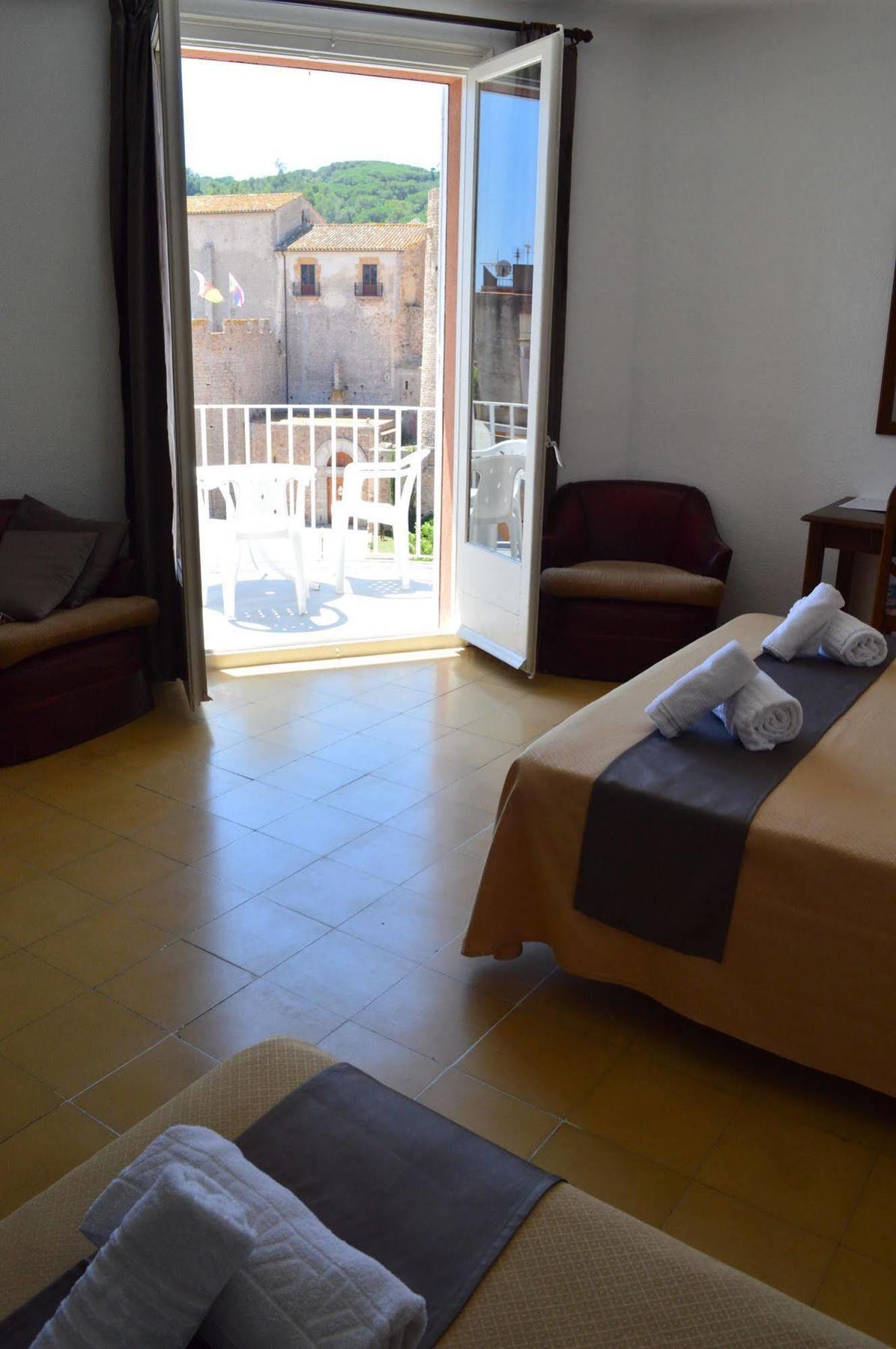 Hotel Apartaments Gesoria Porta Ferrada Сан Фелиу де Гиксолс Екстериор снимка